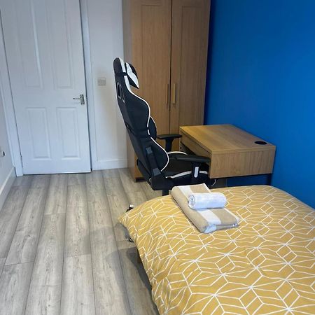 One Bedroom In Spacious Bungalow, Free Parking & Private Entrance Edynburg Zewnętrze zdjęcie
