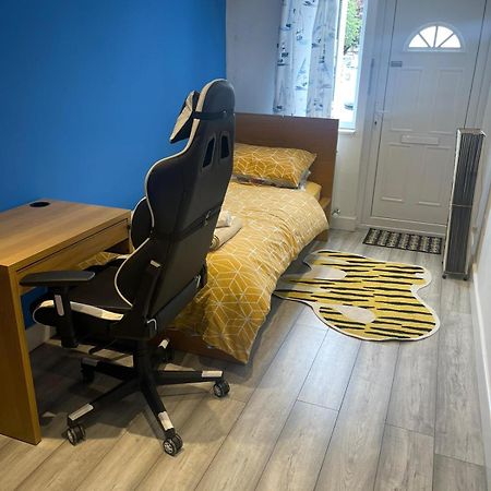One Bedroom In Spacious Bungalow, Free Parking & Private Entrance Edynburg Zewnętrze zdjęcie