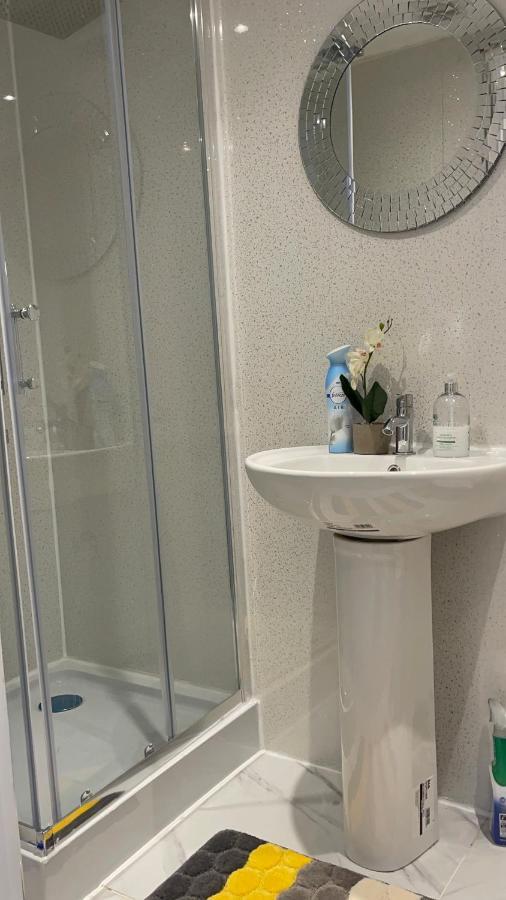 One Bedroom In Spacious Bungalow, Free Parking & Private Entrance Edynburg Zewnętrze zdjęcie