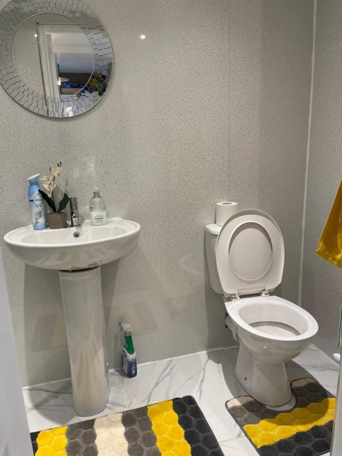 One Bedroom In Spacious Bungalow, Free Parking & Private Entrance Edynburg Zewnętrze zdjęcie