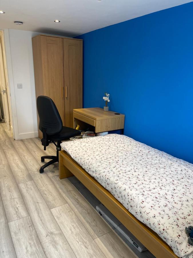 One Bedroom In Spacious Bungalow, Free Parking & Private Entrance Edynburg Zewnętrze zdjęcie