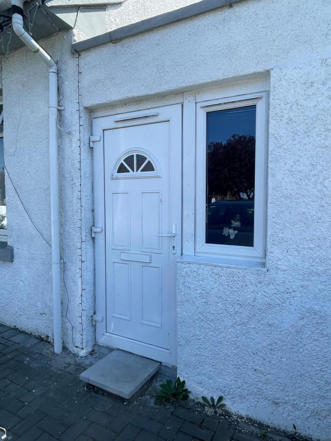 One Bedroom In Spacious Bungalow, Free Parking & Private Entrance Edynburg Zewnętrze zdjęcie