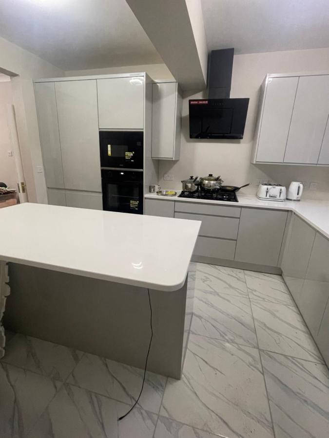 One Bedroom In Spacious Bungalow, Free Parking & Private Entrance Edynburg Zewnętrze zdjęcie